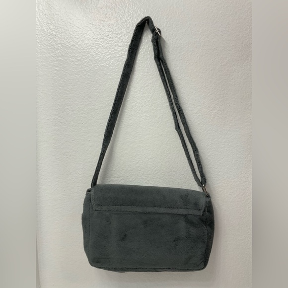 NIP Chanel Beauty Grey Crossbody Bag with Iconic White Logo - Picture 4 of 7